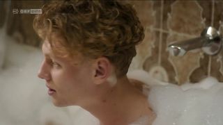 Zoe Straub naked - Vorstadtweiber (2016) (Season two, Scene 1)