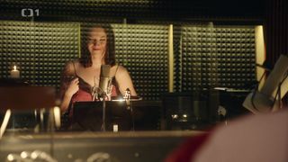 Anita Espandrova, Lucie Lipenska, Michaela Imramovska, Berenika Kohoutova, Magdalena Krupickova - Dabing street s01e03 (2018) Wondrous of staging scenes