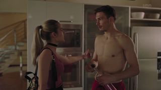 Tara Thaller nude - Uspjeh s01e01 (2019)