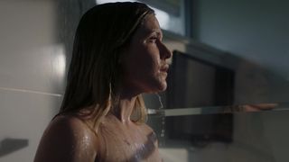 Harriet Dyer naked - The between s01e01 (2019)