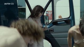 Julia Hummer, Eva Lobau, Jasna Fritzi Bauer Nude - Im Alter von Ellen (2010)