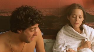 Marion Cotillard naked - Les jolies choses (2001) Rus