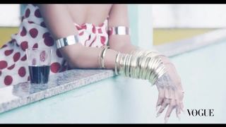 Rihanna beautiful – Vogue Brasil- Behind The Scenes (2014)