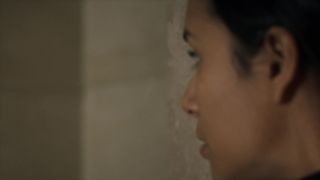 Alicia Jaziz Nude-Chested, Douche, Bathtub Scene in TV Flash 'Ingobernable'