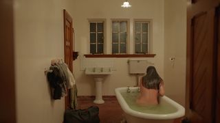 Arta Dobroshi - Stray (2018) douche naked scene