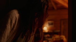 Arta Dobroshi - Stray (2018) douche naked scene