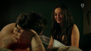 Michelle Barthel naked - Eine Braut kommt selten allein (2017)