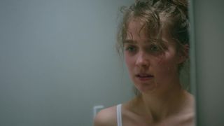 Haley Lu Richardson nude - 5 Soles Apart (2019)