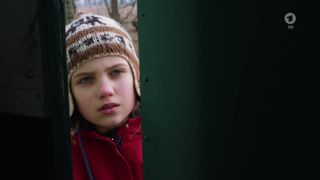 Peeping taboo scene. Pauline Knof nude. Teufelsmoor (2018)