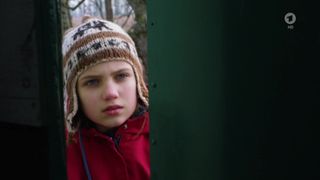 Peeping taboo scene. Pauline Knof nude. Teufelsmoor (2018)