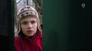 Peeping taboo scene. Pauline Knof nude. Teufelsmoor (2018)