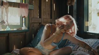 Jemima Kirke, Lola Kirke. Julie McCullough nude - Untogether (2018)