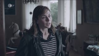 Svenja Jung - Ostfriesenkiller (2017) Naked adult video scene