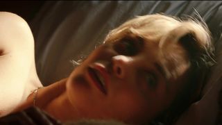 Elisa Visari, Elena Cucci, Carolina Crescentini naked - A casa tutti bene (2018)