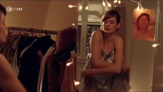 Suzan Anbeh nackt - Leo und Marie - Eine Weihnachtsliebe (2008) Topless Actress