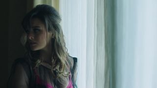 Frankie Shaw nude - SMILF s02e02 (2018)