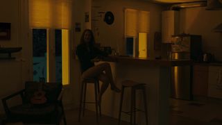 Paula Beer naked - Le chant du loup (2019)