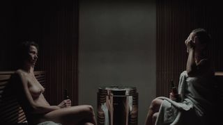 Rosalinde Mynster, Anna Rothlin naked - Atelier (2017)
