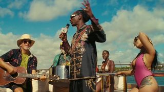 Isla Fisher naked - The Beach Culo (2019)