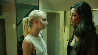 Ludivine Reding, Kimberly Laferriere - Fugueuse s01e05 (2018)