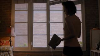 Mary Elizabeth Winstead nude - All About Nina (2018)