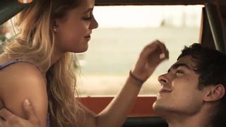 Heather Graham, Maika Monroe Stellar - At Any Price (2012)