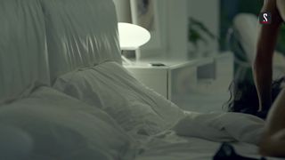 Olga Sutulova nude - Soderzhanki s01e01 (2019)