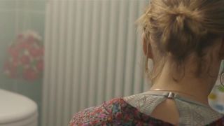 Jytte-Merle Böhrnsen naked, Luise Heyer mind-blowing - Einmal bitte Alles (2017)