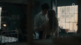 Alicia von Rittberg naked, without bra, sideboobs in vid 'Lotte am Bauhaus'