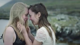 Maria Winther Olsen, Elin Morkore Dalberg Naked - Som engle vi falder (2014)