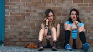 Margaret Qualley splendid – The Leftovers s01e01 (2014)