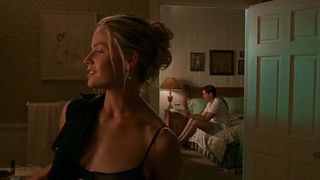 Elisabeth Shue sexy - The Trigger Effect (1996)