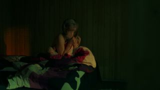 Pihla Viitala, Malla Malmivaara nude - Kaiken Se Kestaa (2017)