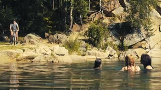 Esther Lubadika, Celeste Buckingham, Stepanka Fingerhutova nude - Bajkeri (2017)