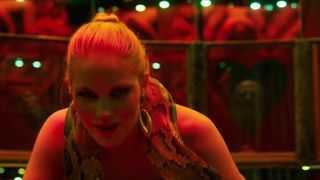 Anna-Maria Hirsch bare– Tod den Hippies!! Es lebe der Goth! (2015) (hilarious explicit bareness)