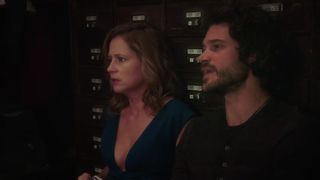 Jenna Fischer super hot - Splitting Up Together s01e04 (2018)