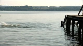 Anna Maria Sturm Nude, Bra-Less Actress in 'Familie Sonntag auf Abwegen'