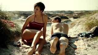 Julia Koschitz nude - Schweigeminute (2016)