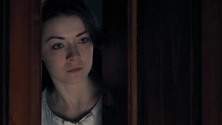 Glamour Outdoor Sex Intercourse Episode in Vid - Laurence Hamelin, Lily Cole Naked - The Moth Diaries (2012)