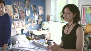 Pegah Ferydoni nude - Pastewka s08e09 (2018)