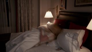 Hilary Duff nude - Junior s06e10 (2019)