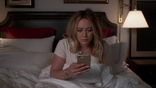 Hilary Duff nude - Junior s06e10 (2019)