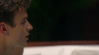 Paulina Singer, Danielle Campbell - Tell Me a Story s01e02 (2018)