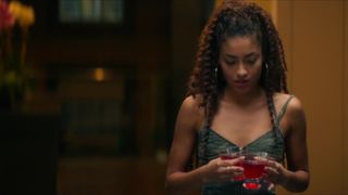 Paulina Singer, Danielle Campbell - Tell Me a Story s01e02 (2018)