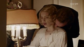 Sex Scene. Irena Melcer sexy, Paulina Galazka hot - Drogi Wolnosci s01e07 (2018)