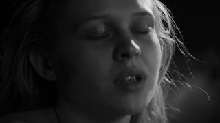 Julia Vidrnakova – Nabarvene ptace (2019) celeb nude