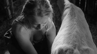 Julia Vidrnakova – Nabarvene ptace (2019) celeb nude