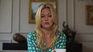 Roxane Duran hot – Riviera s01e02 (2017)