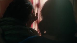 Mercedes Moran, Laila Maltz naked - Familia sumergida (2018)