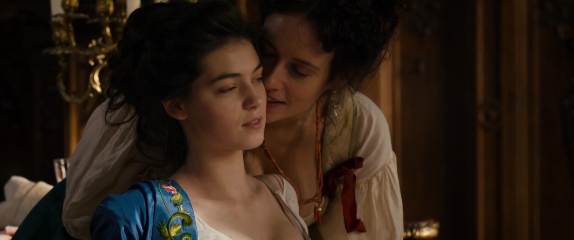 Anamaria Vartolomei nude - L'echange des queens (2017) .